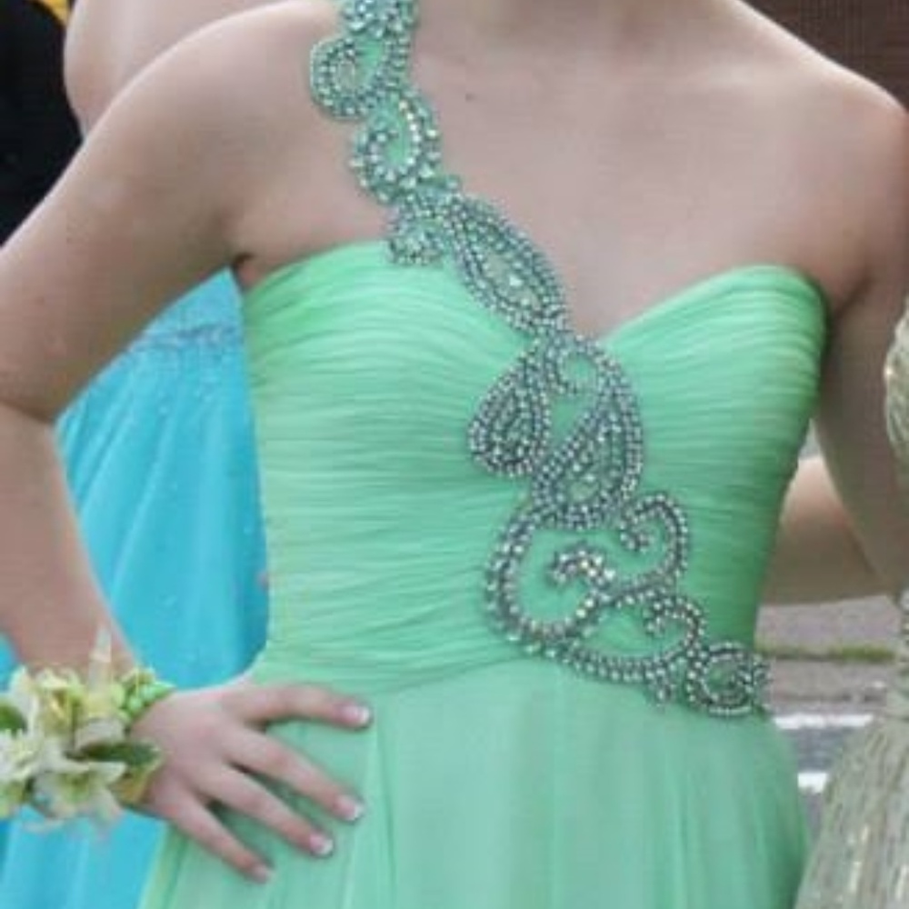 Sherri hill Prom dress light green one strap sz 2